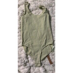 essential bodysuit scoop neck bodysuit pistachio